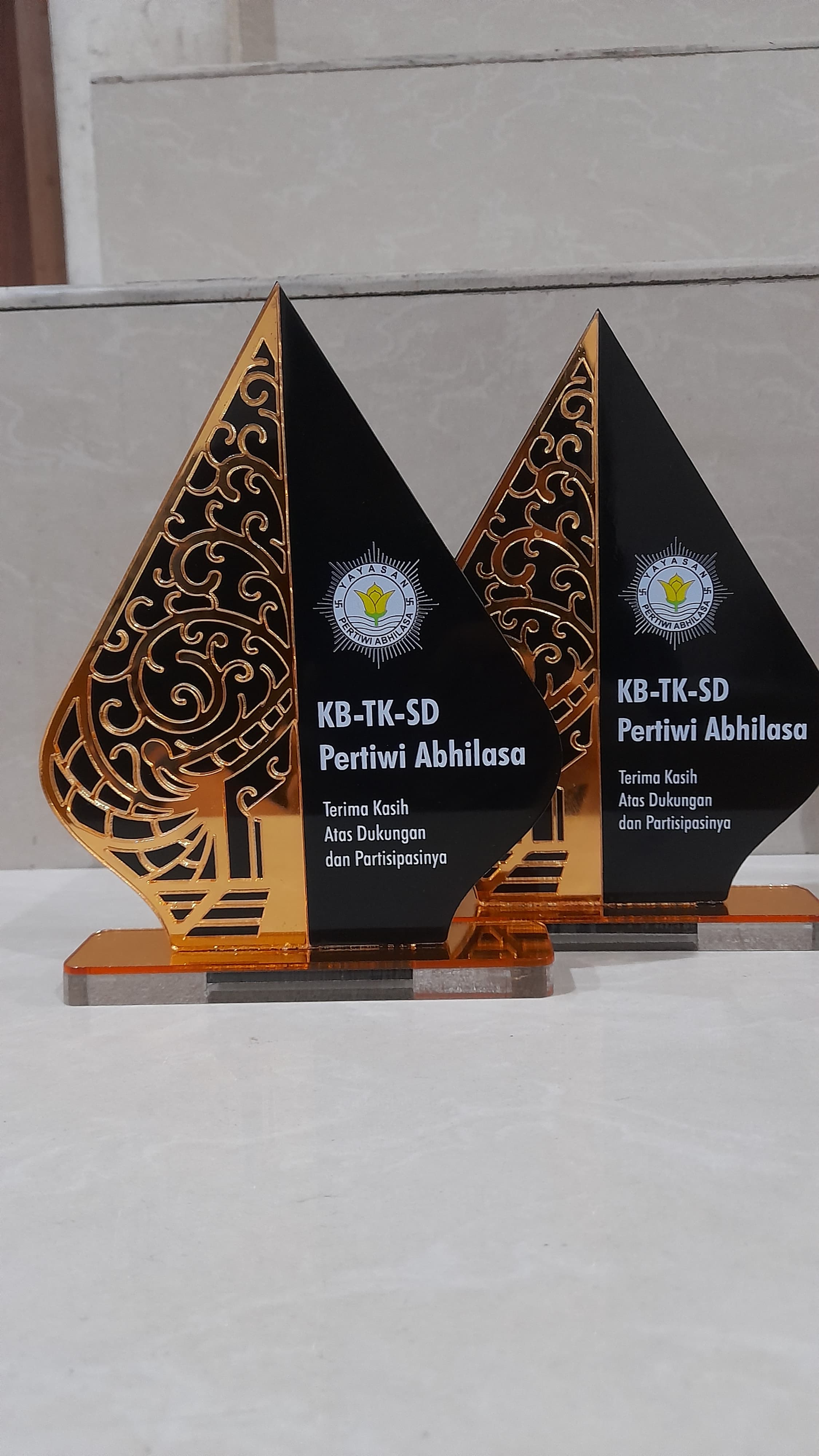 Plakat Akrilik Ketebalan 10mm detail