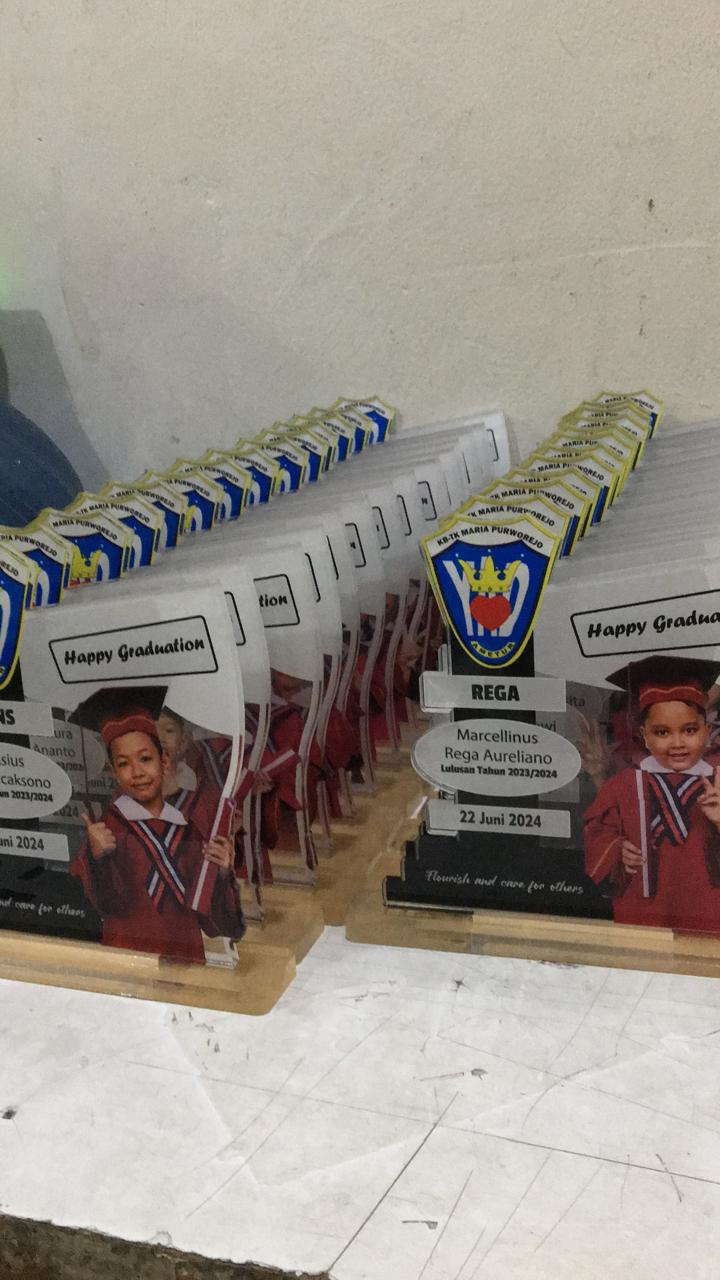 Plakat Akrilik Ketebalan 10mm detail