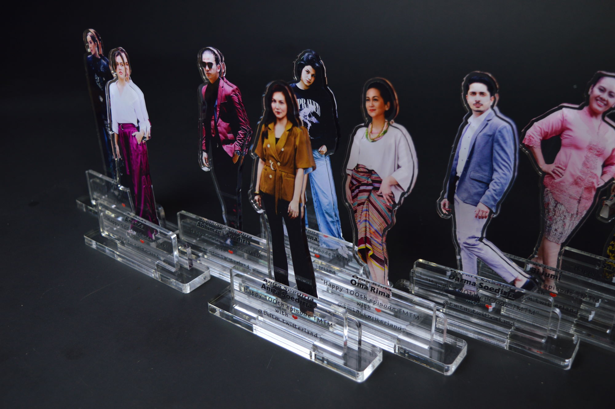 Plakat Akrilik Ketebalan 10mm detail