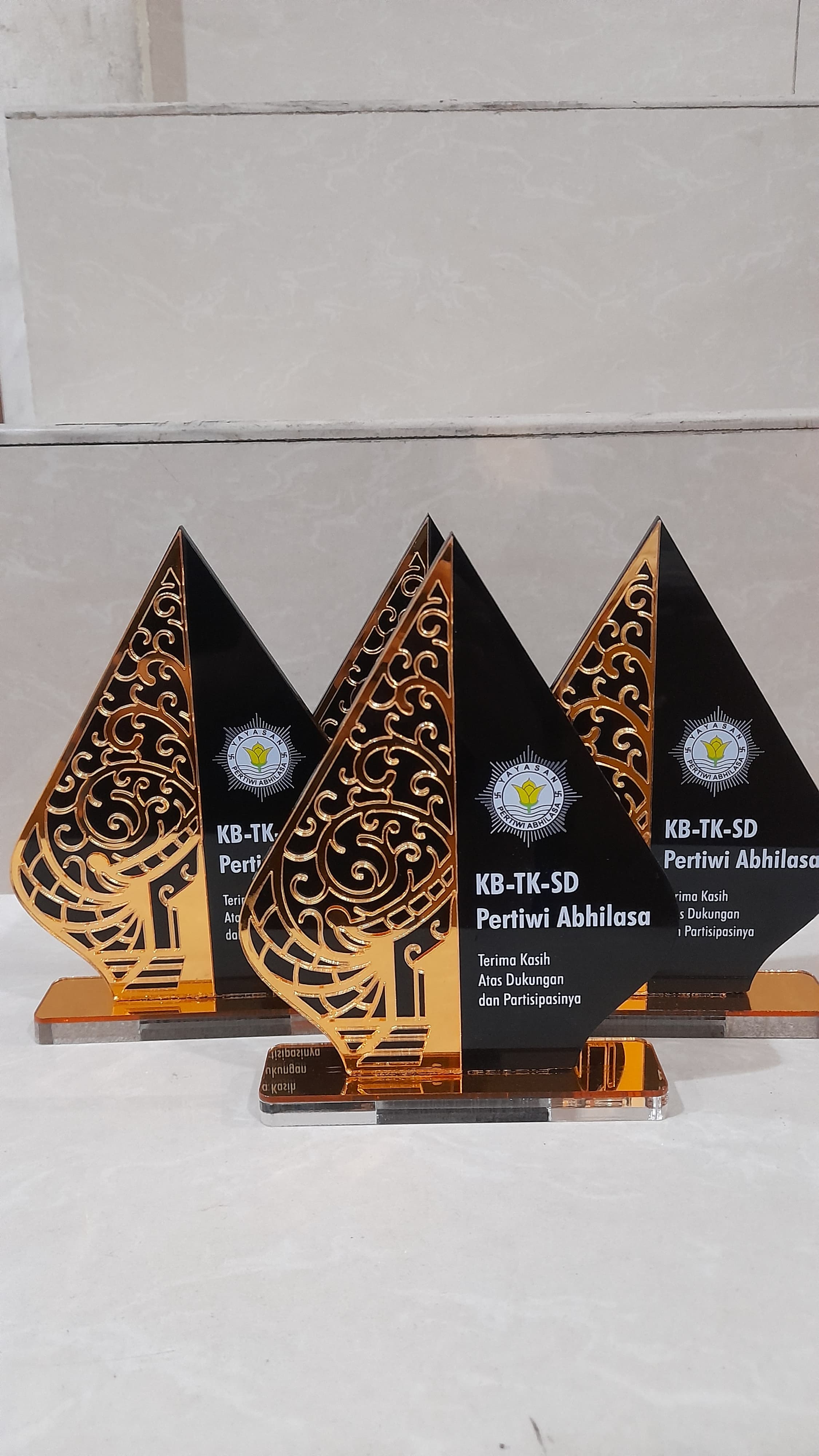 Plakat Akrilik Ketebalan 3mm detail