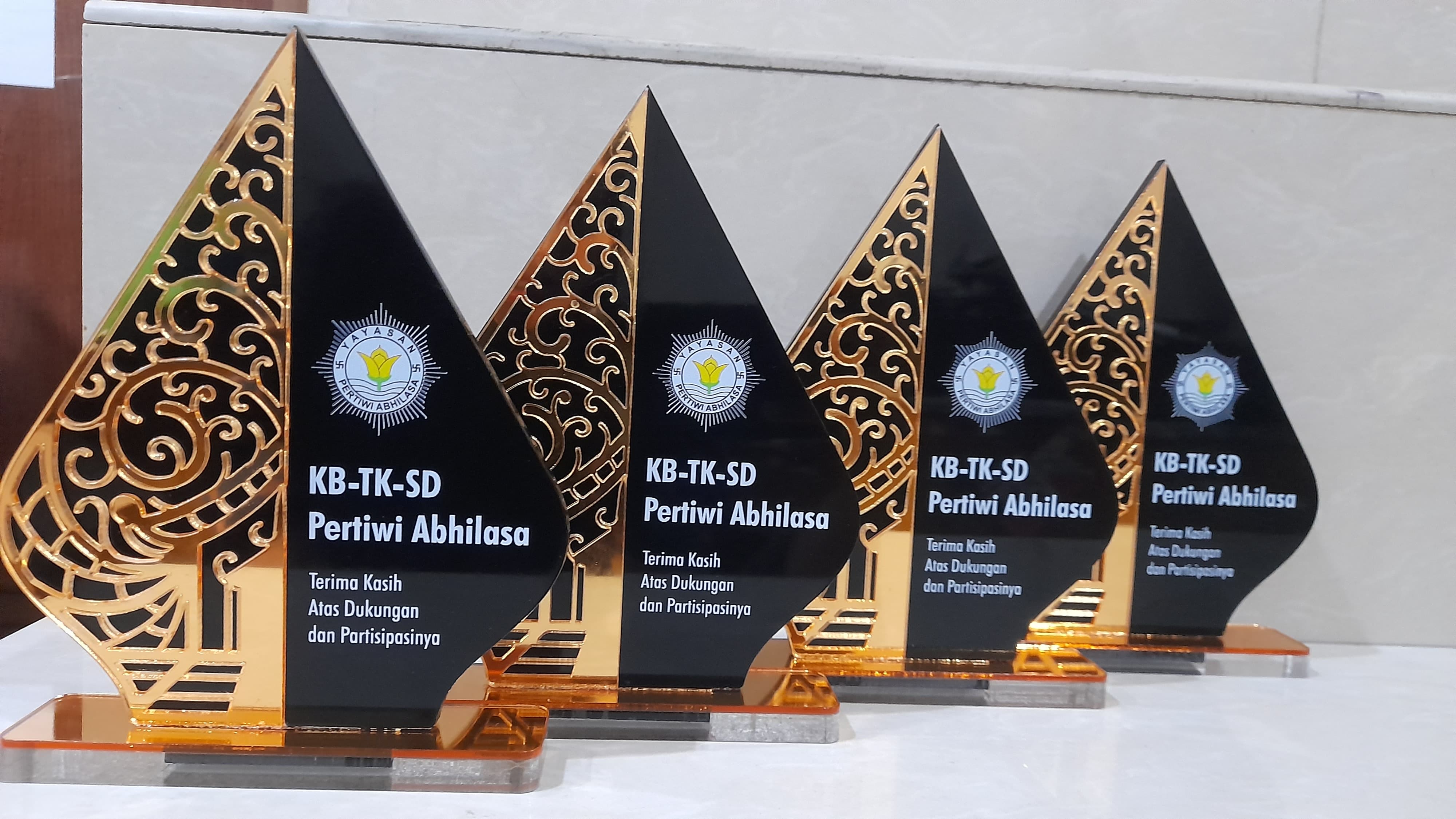 Plakat Akrilik Ketebalan 5mm detail