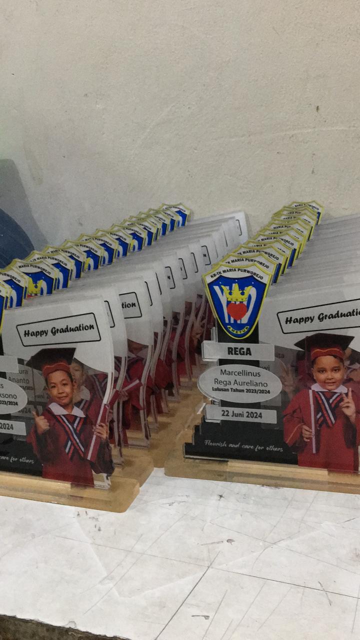 Plakat Akrilik Ketebalan 8mm detail