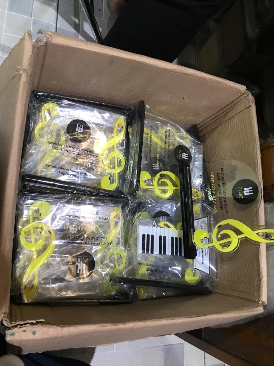 Plakat Akrilik Ketebalan 10mm detail